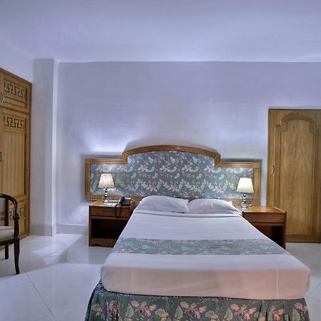 Hotel Purbani International Ltd. Дака Екстериор снимка