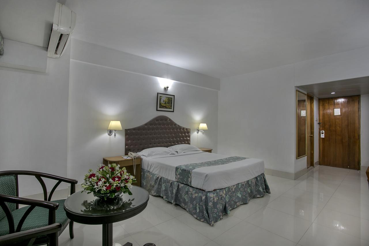 Hotel Purbani International Ltd. Дака Екстериор снимка