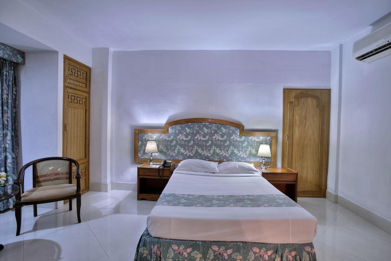 Hotel Purbani International Ltd. Дака Екстериор снимка