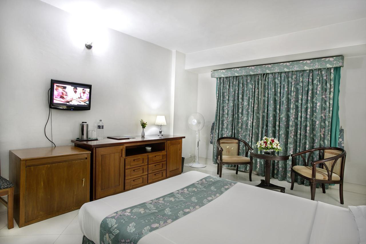 Hotel Purbani International Ltd. Дака Екстериор снимка
