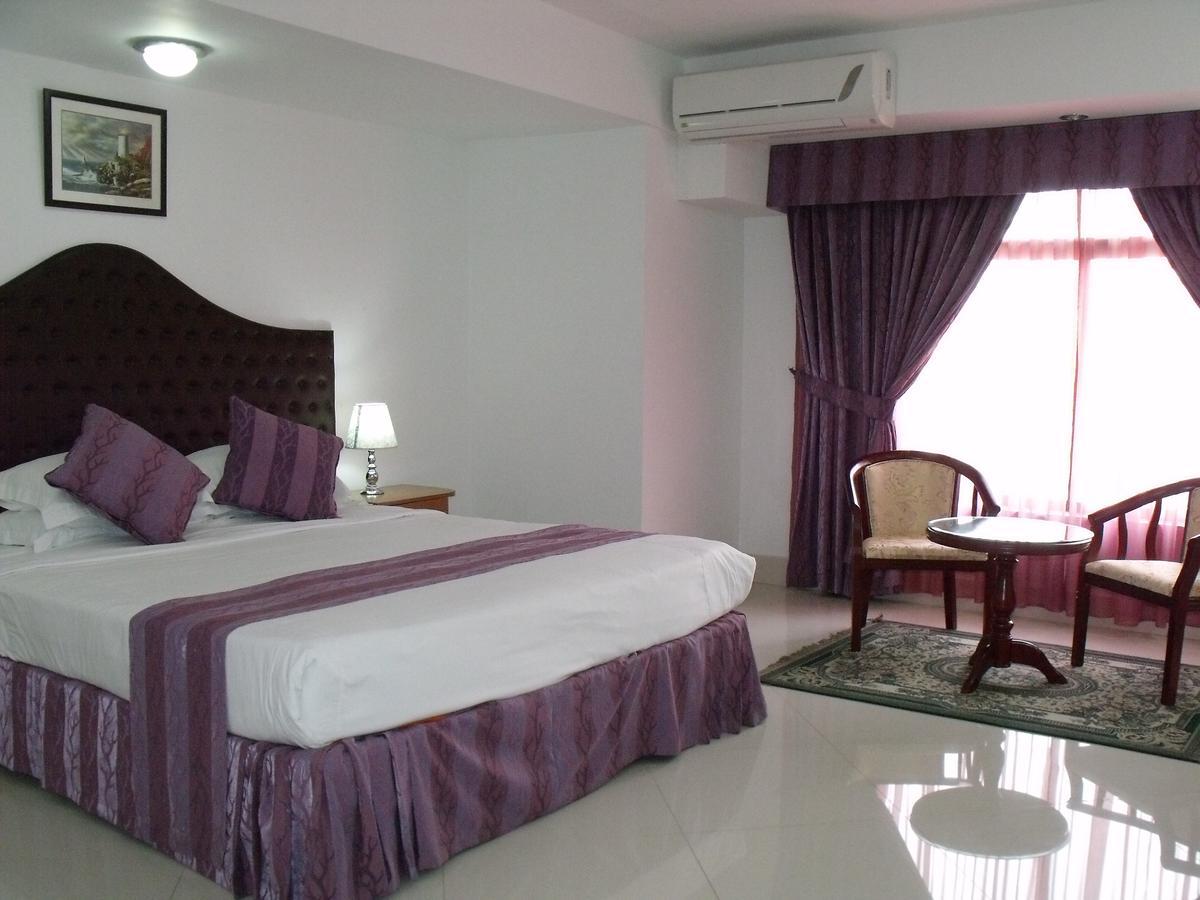Hotel Purbani International Ltd. Дака Екстериор снимка